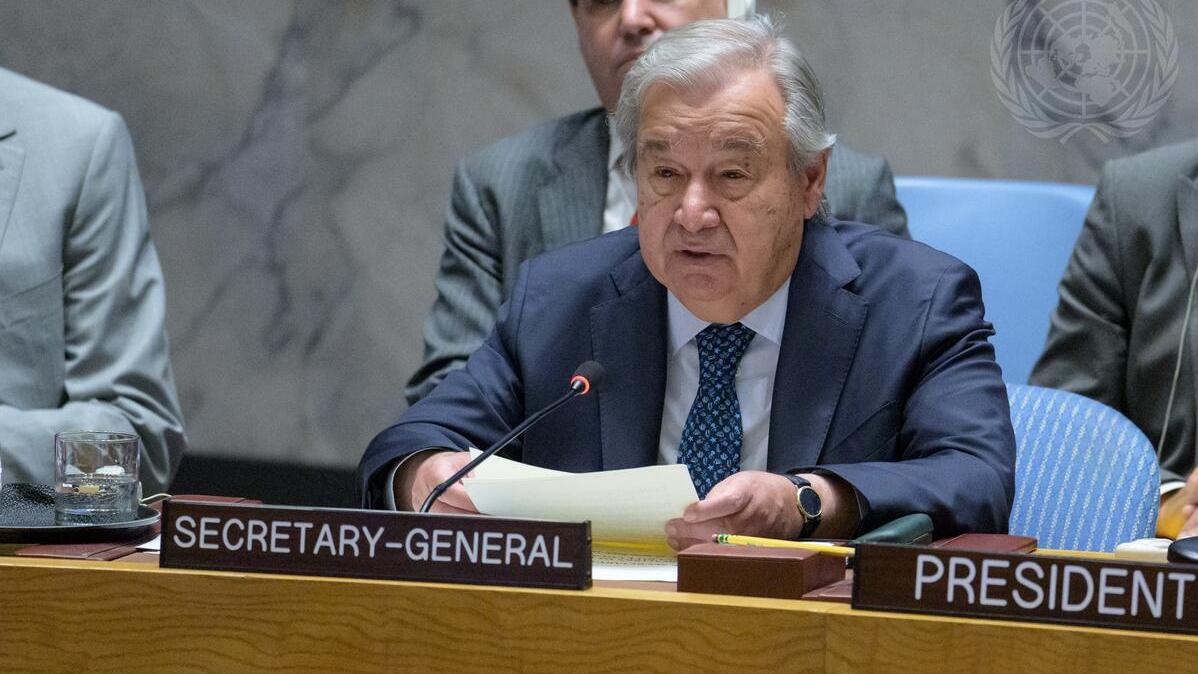 Photo of Secretary-General António Guterres addresses the Security Council meeting on threats to international peace and security.